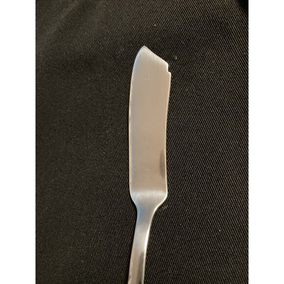 Zwilling J.A. Henckels BELLASERA Glossy 18/10 Stainless Master Butter Knife - Picture 2 of 7
